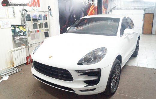 PORSCHE MACAN