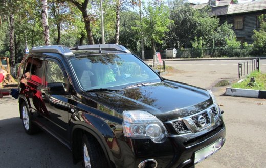 NISSAN X-TRAIL black
