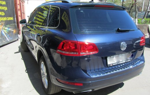 VOLKSWAGEN TOUAREG blue